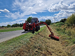 mulčování s příkopovým ramenem